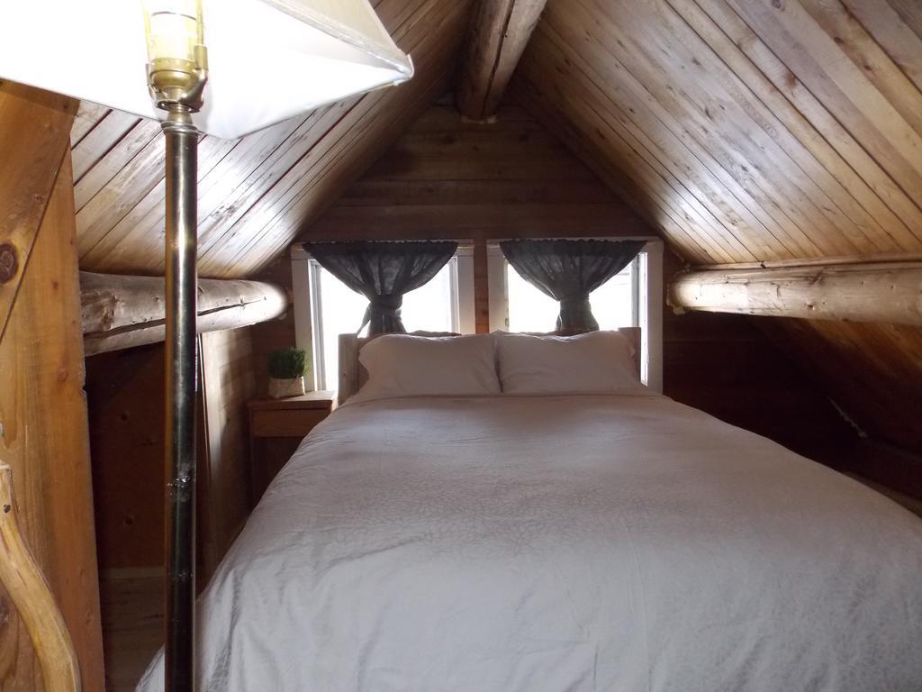 Beaverfoot Lodge & Resort Golden Extérieur photo