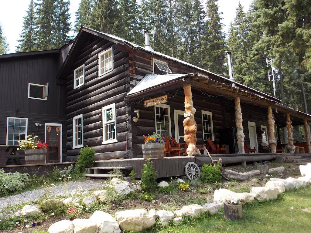 Beaverfoot Lodge & Resort Golden Extérieur photo
